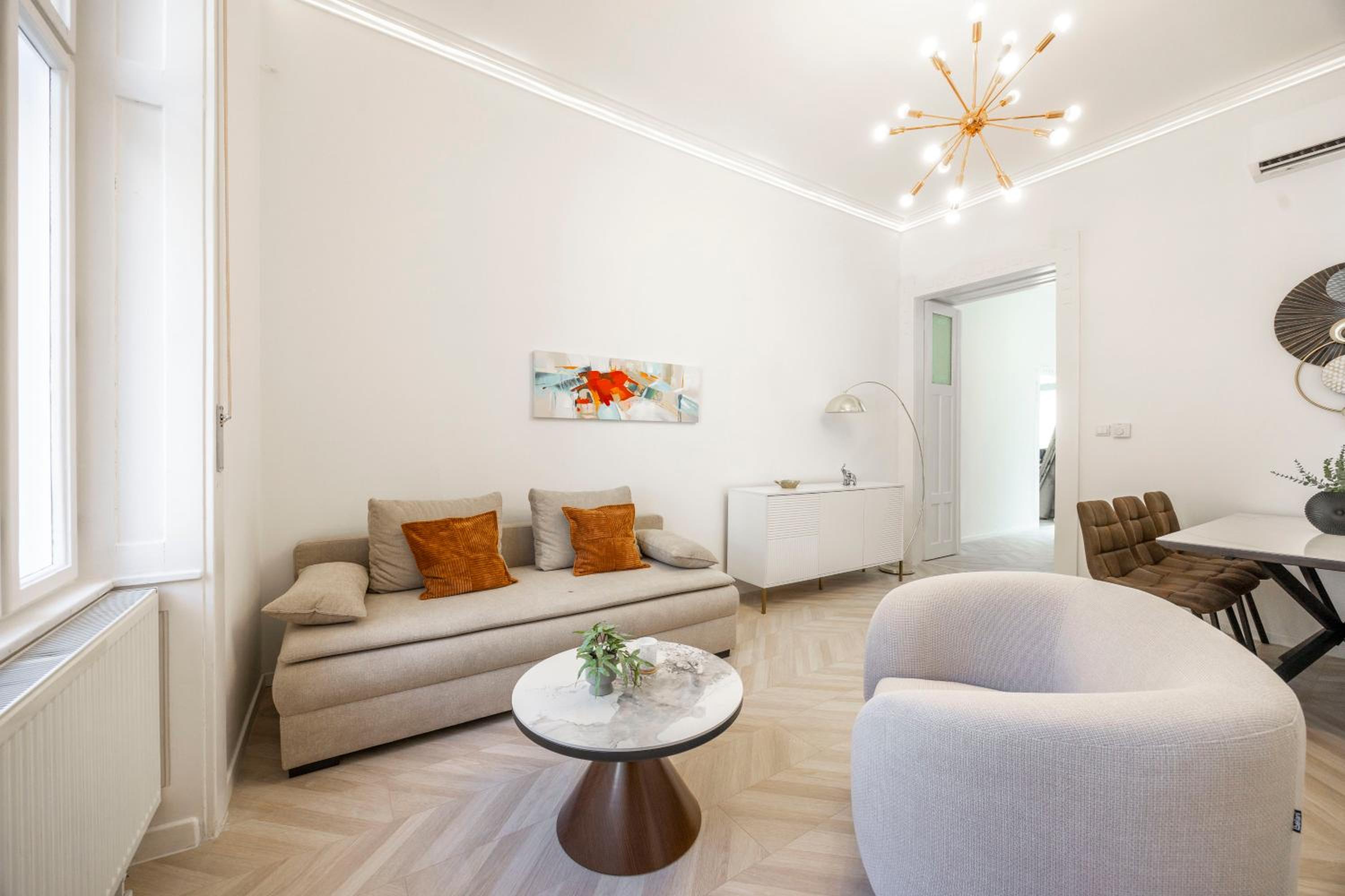 Classy & Cozy Dream Home in the Center of Budapest view 2