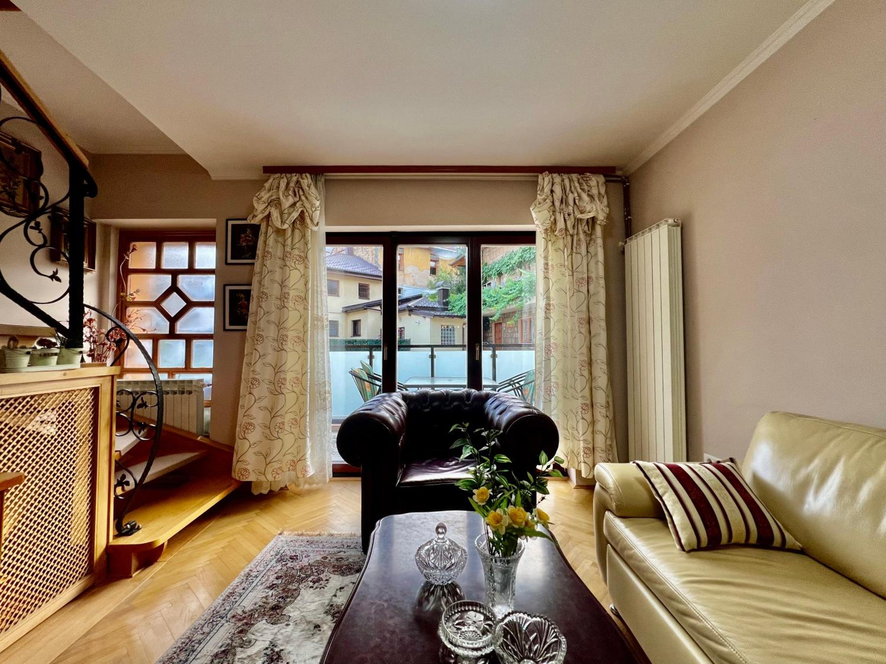 Residential Old Town Villa with Private Parking