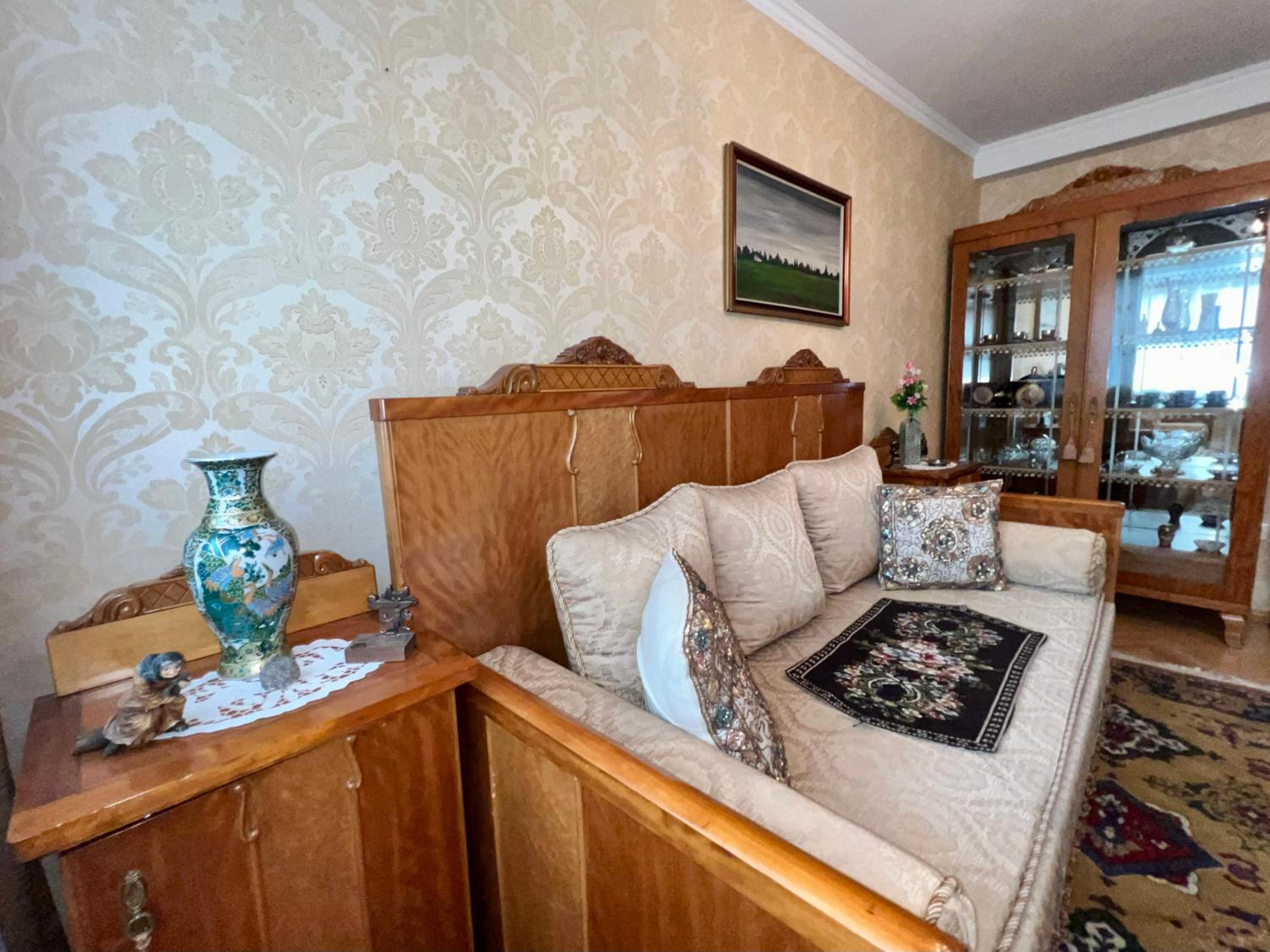 Residential Old Town Villa with Private Parking