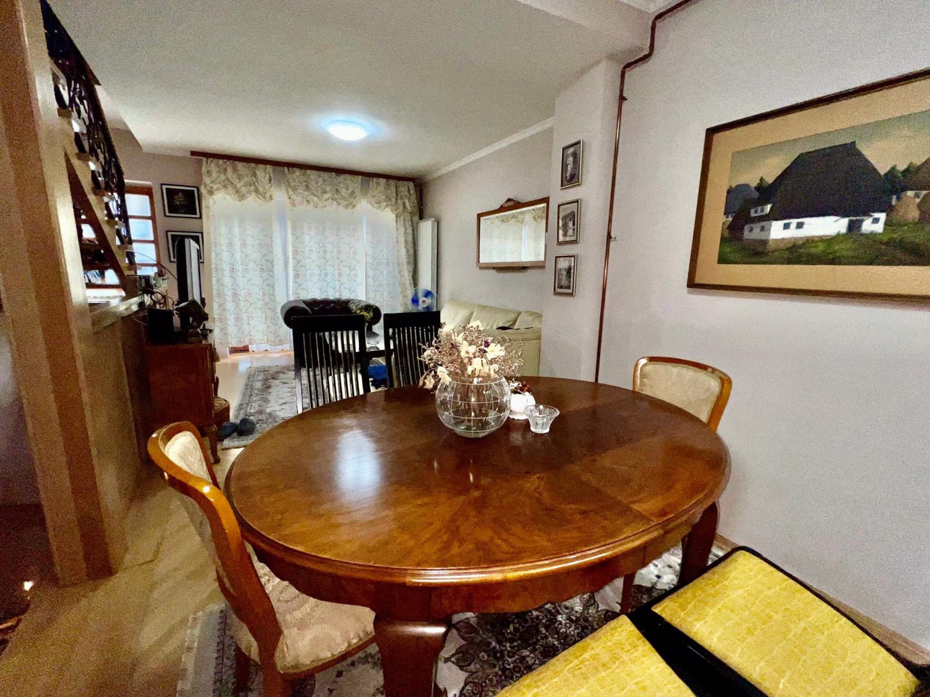 Residential Old Town Villa with Private Parking