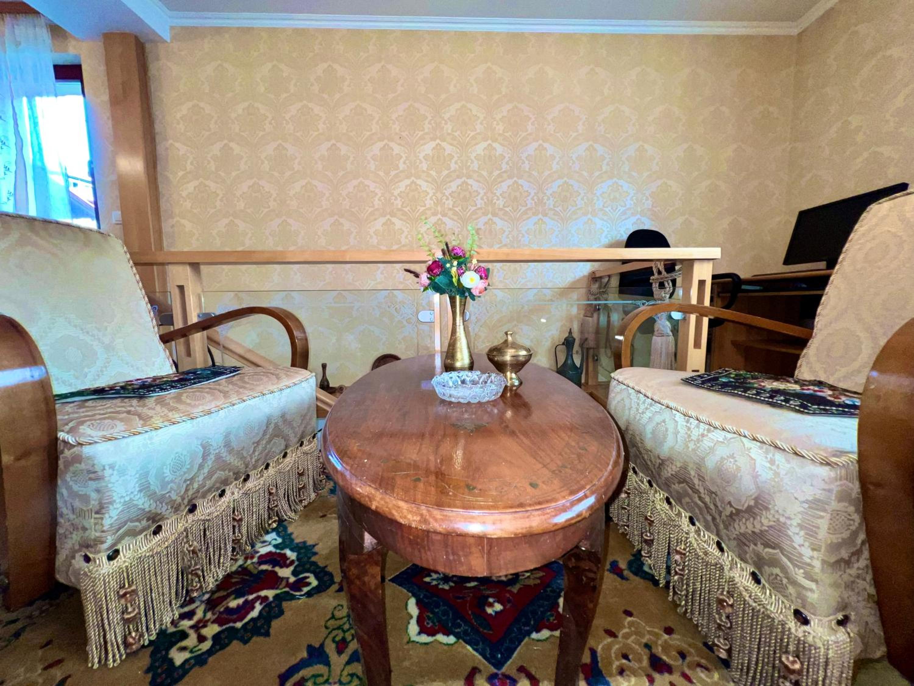 Residential Old Town Villa with Private Parking