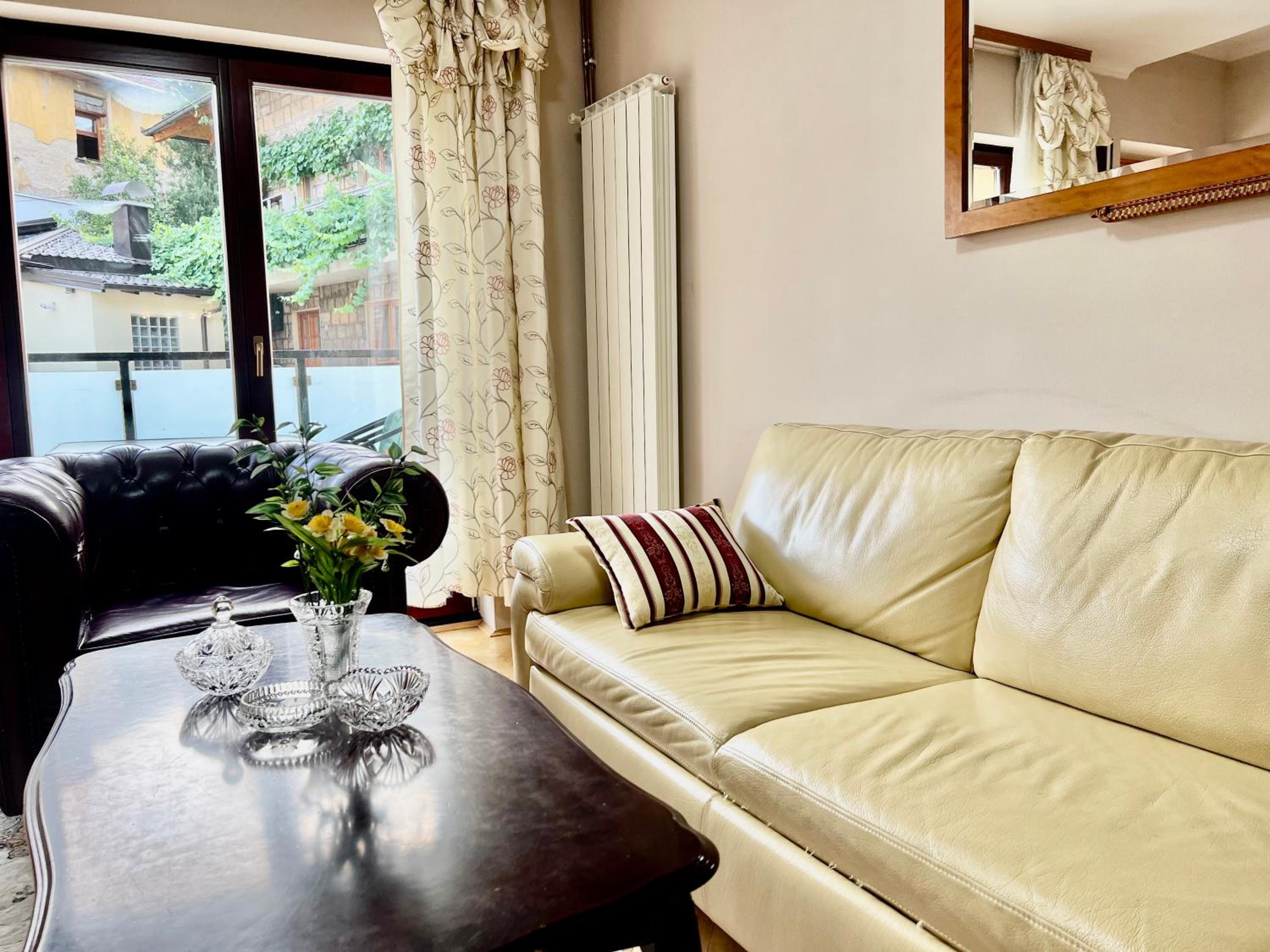 Residential Old Town Villa with Private Parking