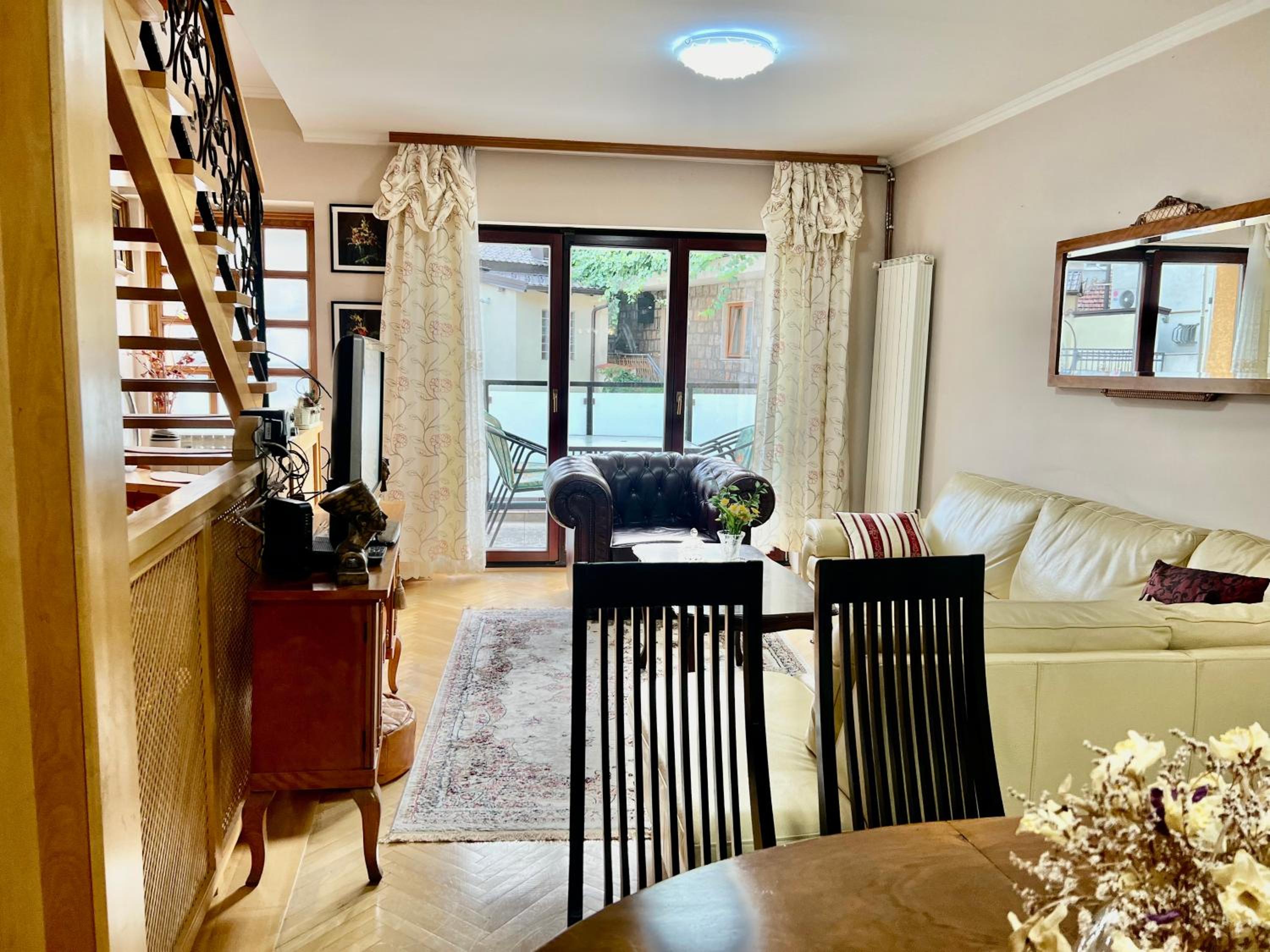 Residential Old Town Villa with Private Parking