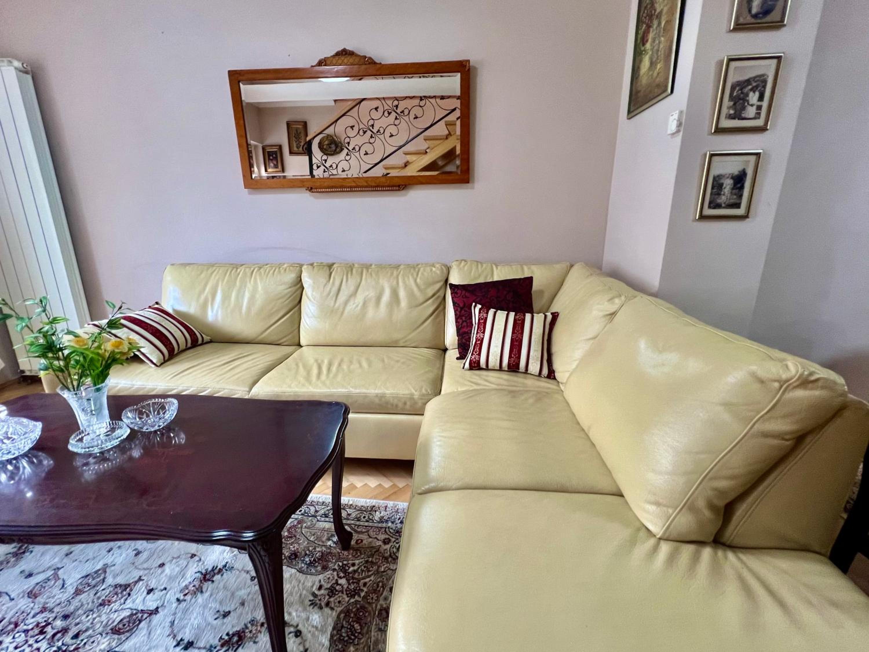 Residential Old Town Villa with Private Parking