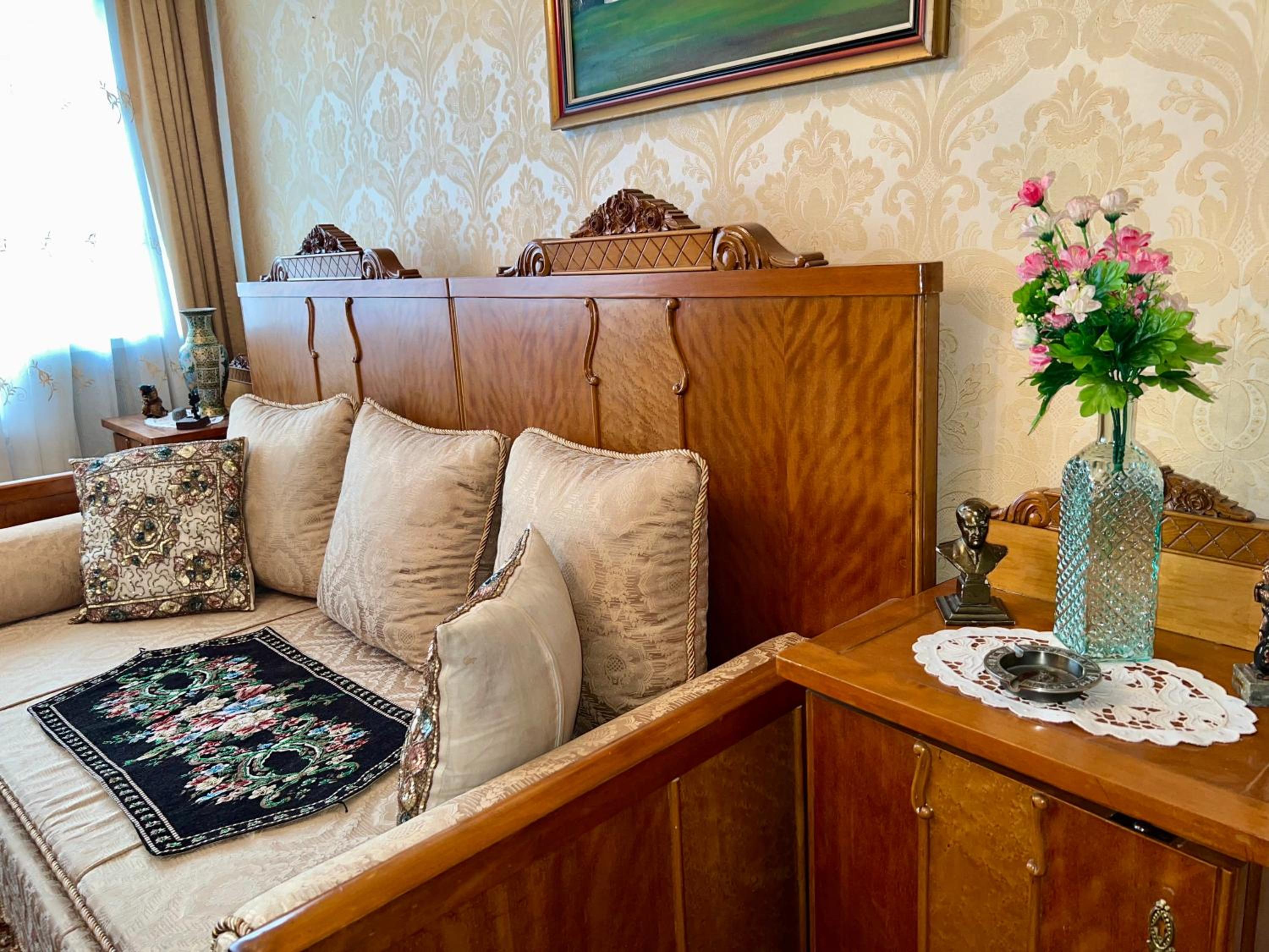 Residential Old Town Villa with Private Parking