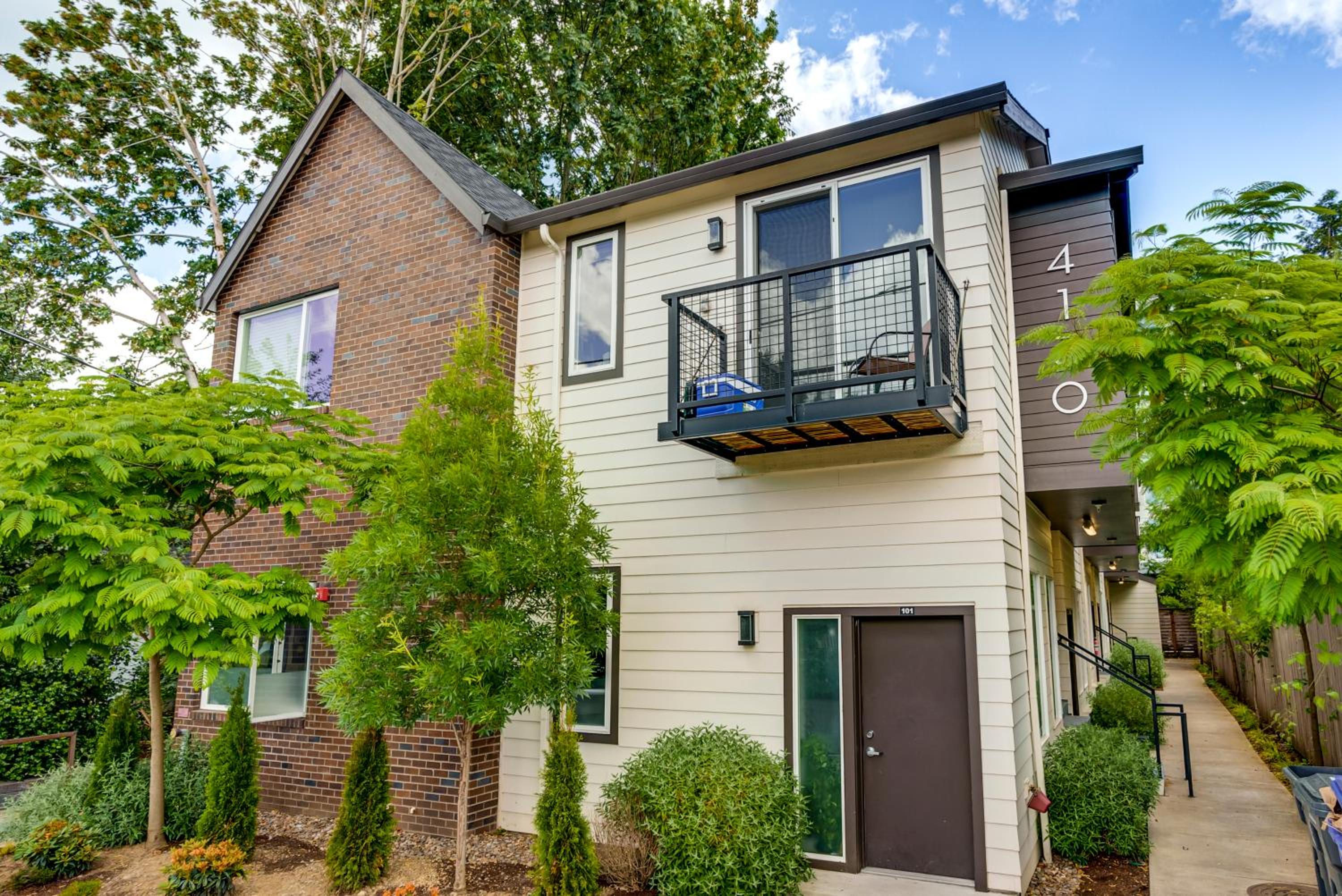 Bright & Cozy Walkable Alberta Condo, Fast WiFi, & Quite view 4