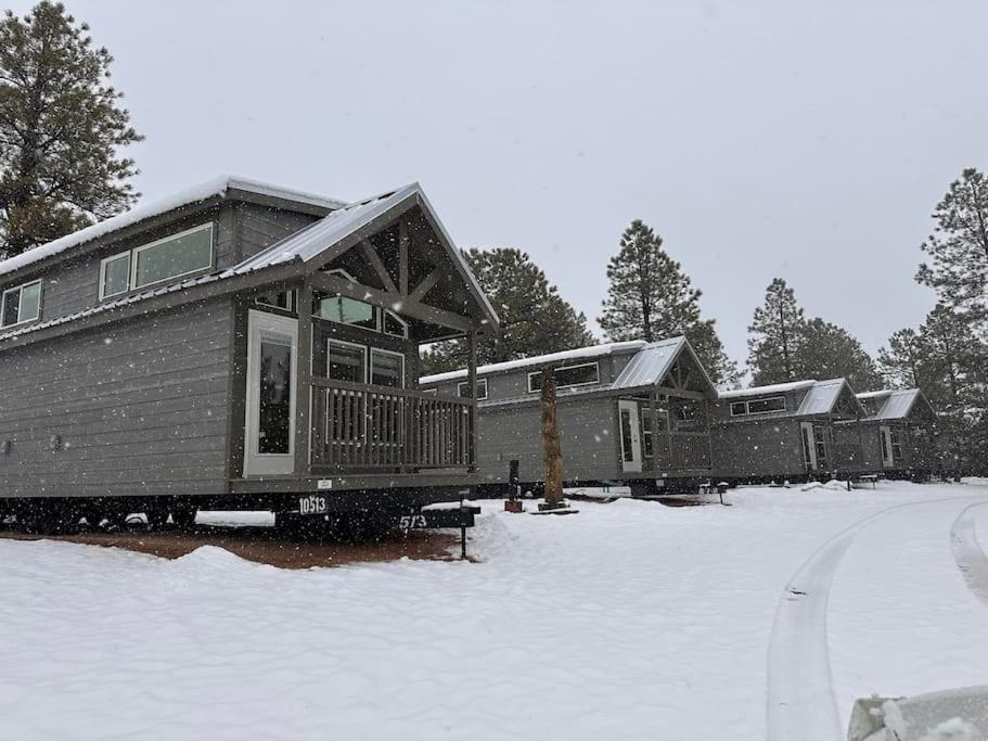 Cozy Cabins with a mountain view 2A view 3