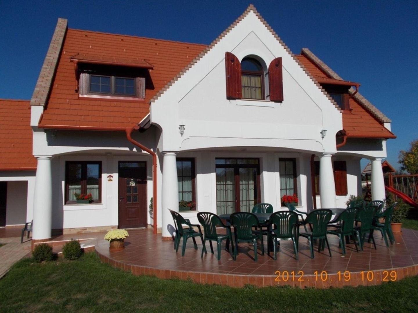 Ferienhaus für Gruppen gegenüber einer Reitschule