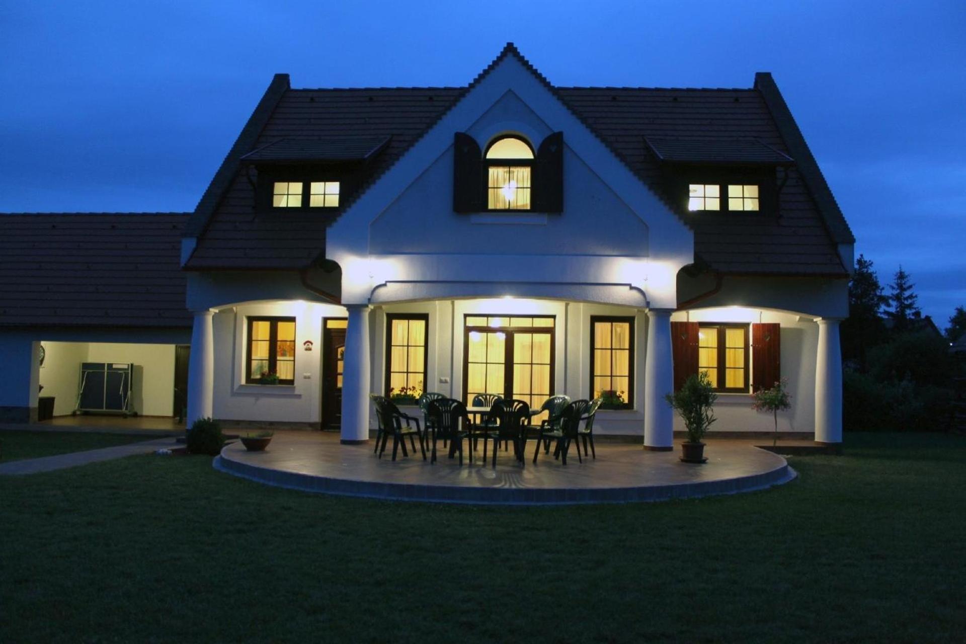 Ferienhaus für Gruppen gegenüber einer Reitschule