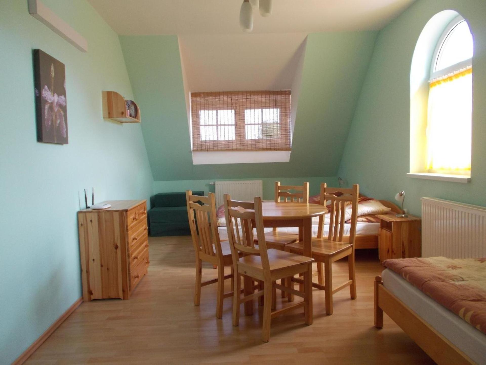 Ferienhaus für Gruppen gegenüber einer Reitschule