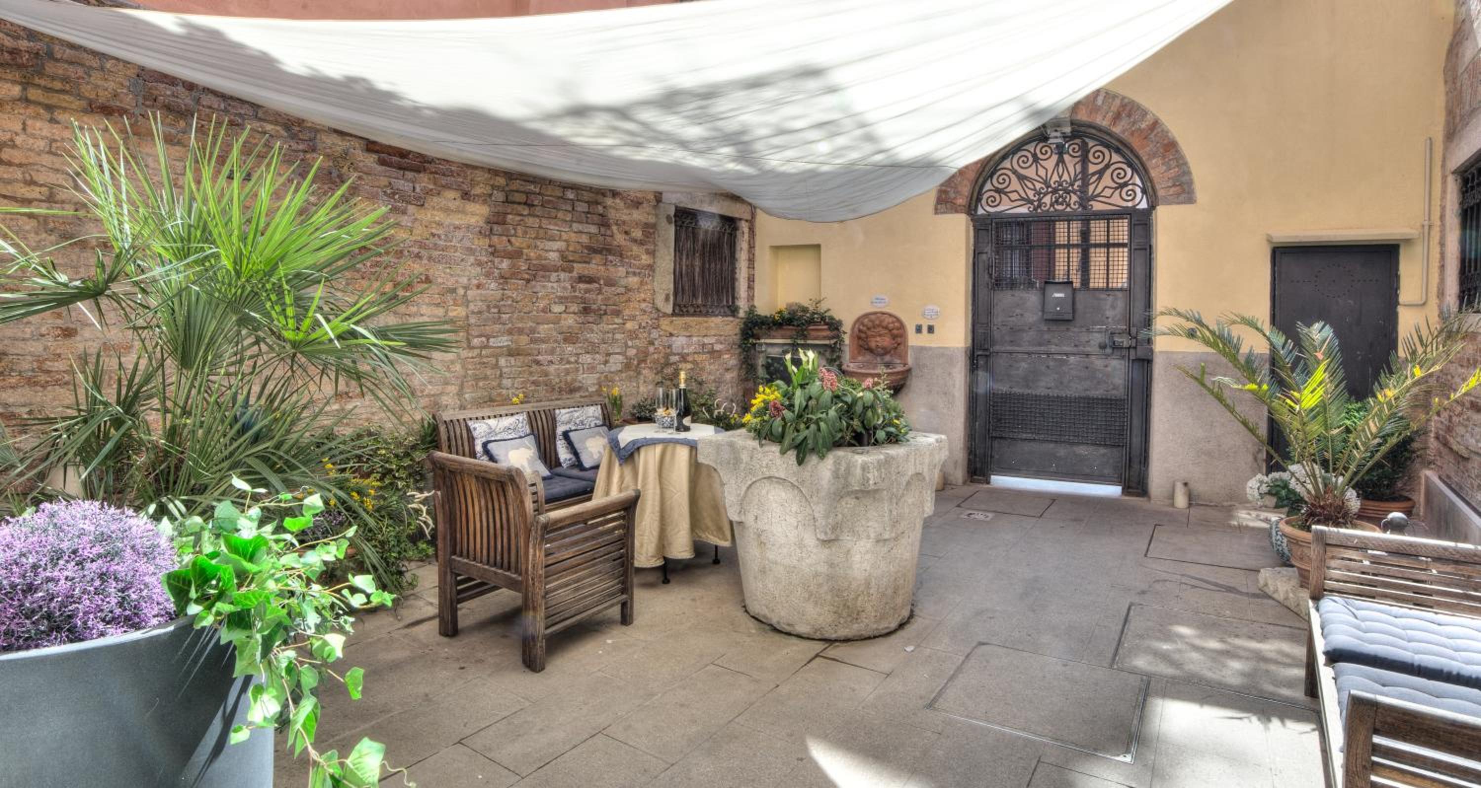 Ca' della Corte en Venice — balance & terrace