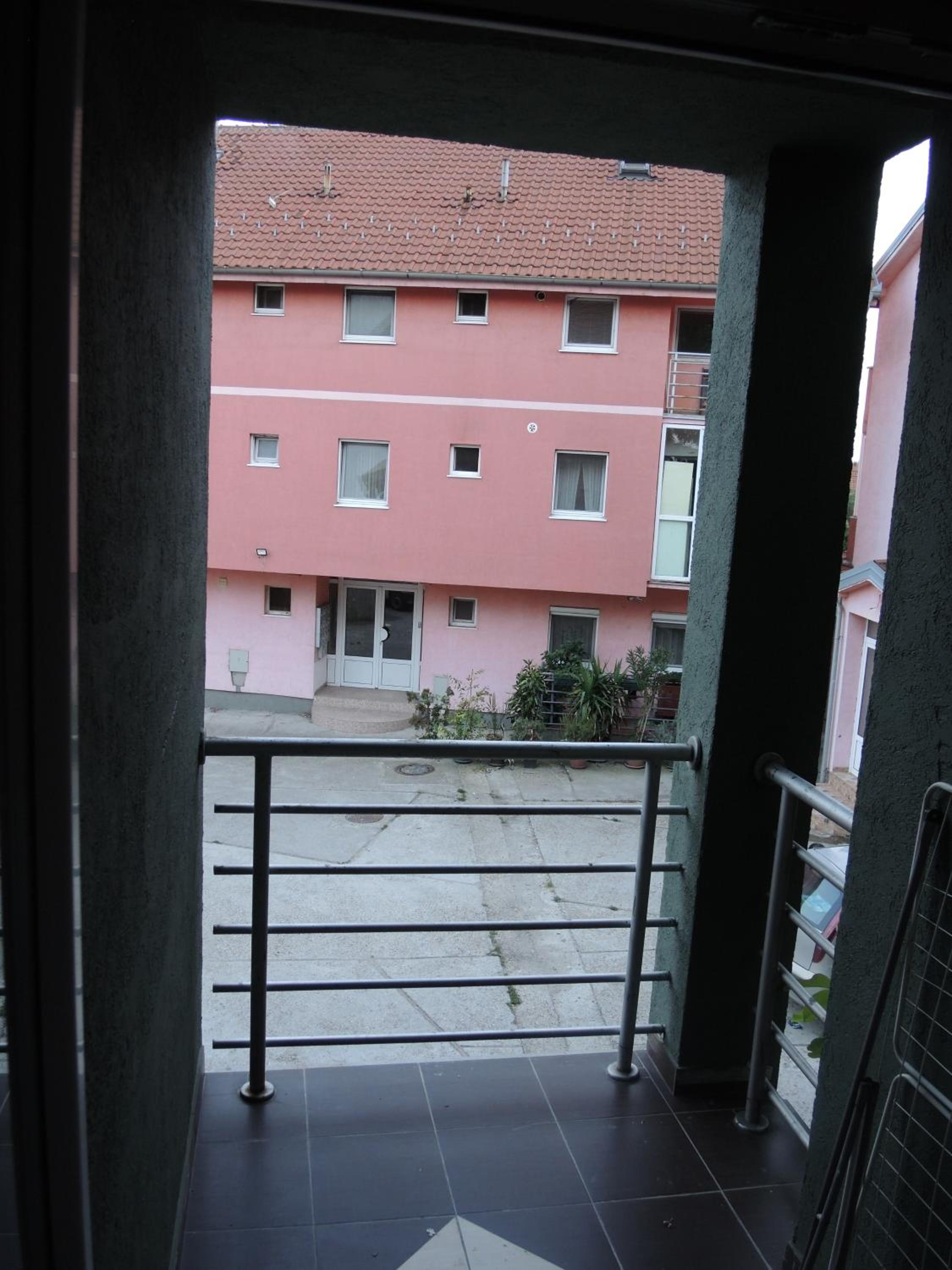 Photo 51