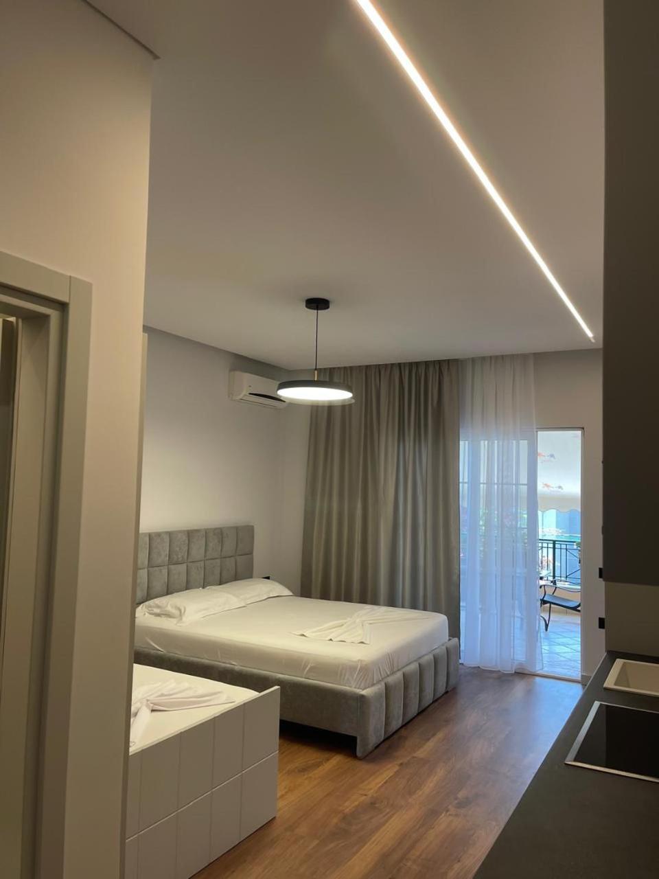 Tomas Apartments