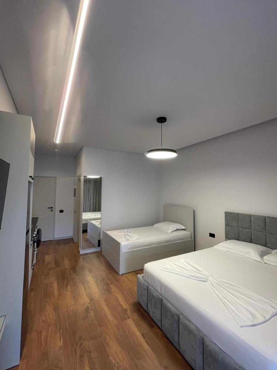 Tomas Apartments