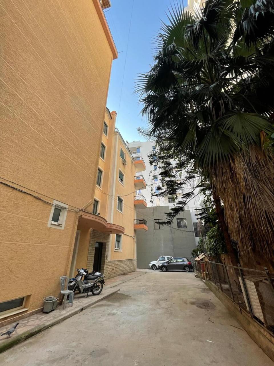 Tomas Apartments