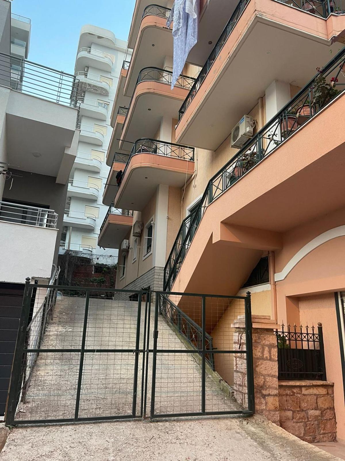 Tomas Apartments