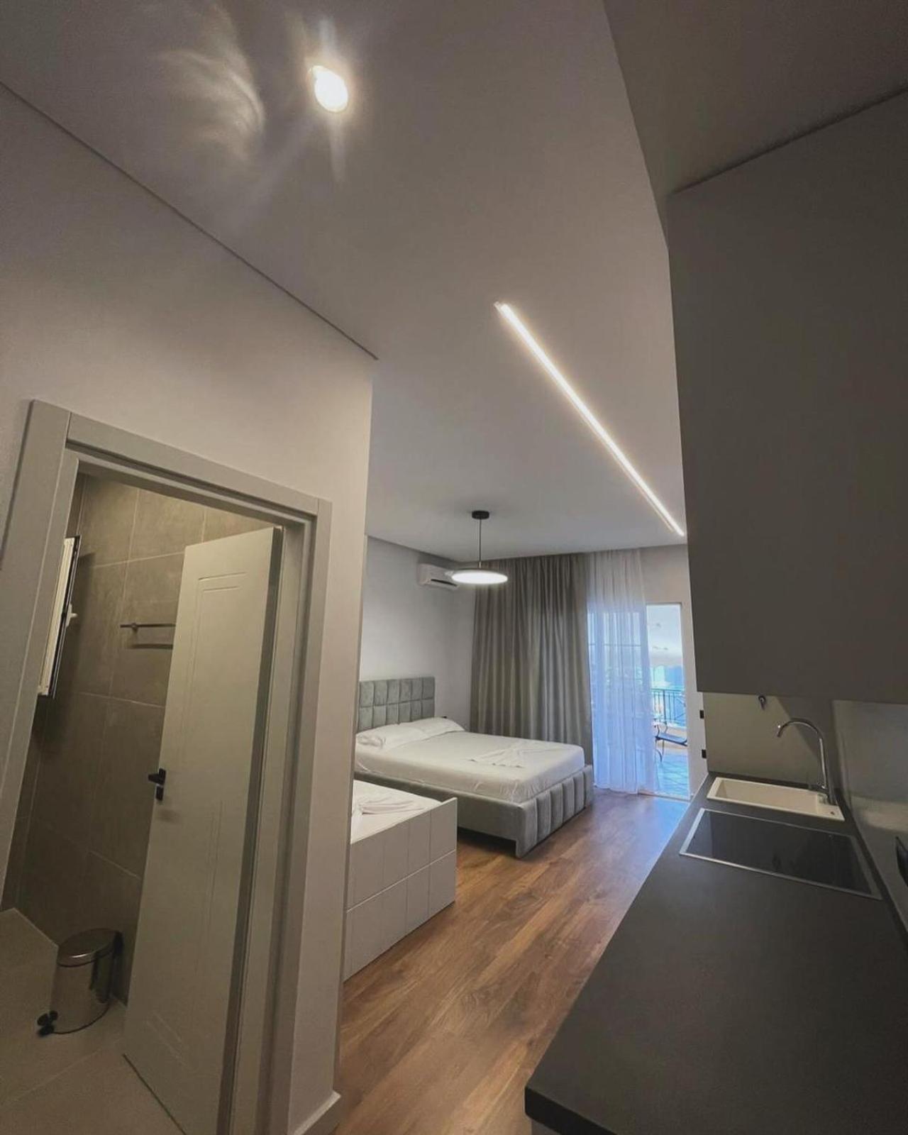 Tomas Apartments