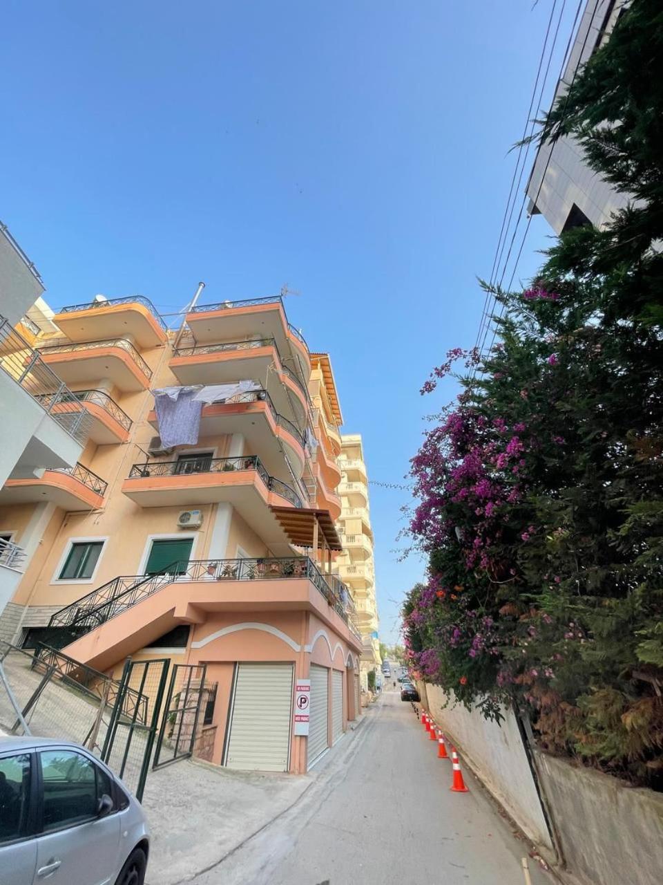 Tomas Apartments