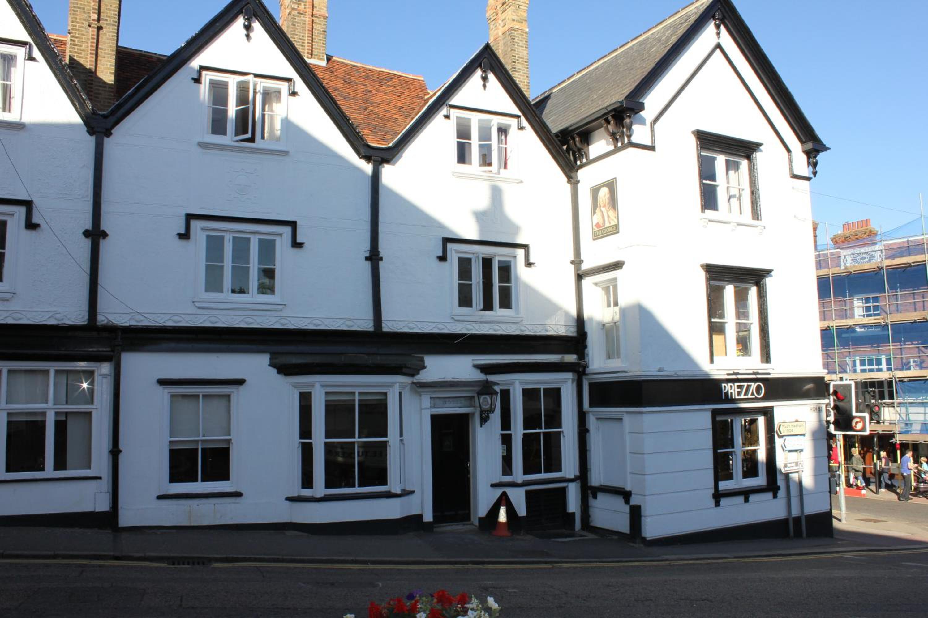 Bishops Stortford Vacations - The George Hotel Stansted Airport - Property Image 1