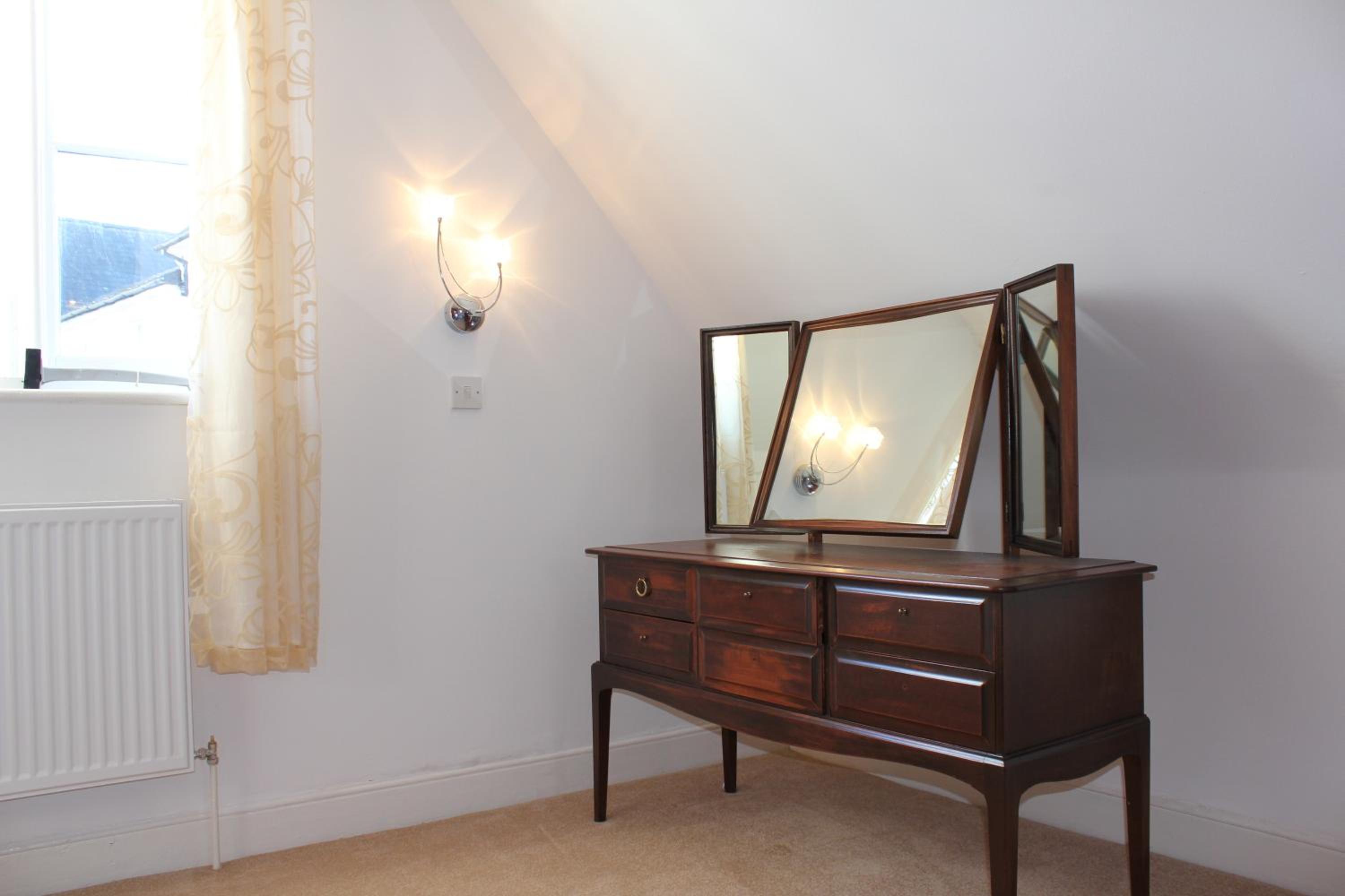 Bishops Stortford Vacations - The George Hotel Stansted Airport - Property Image 9