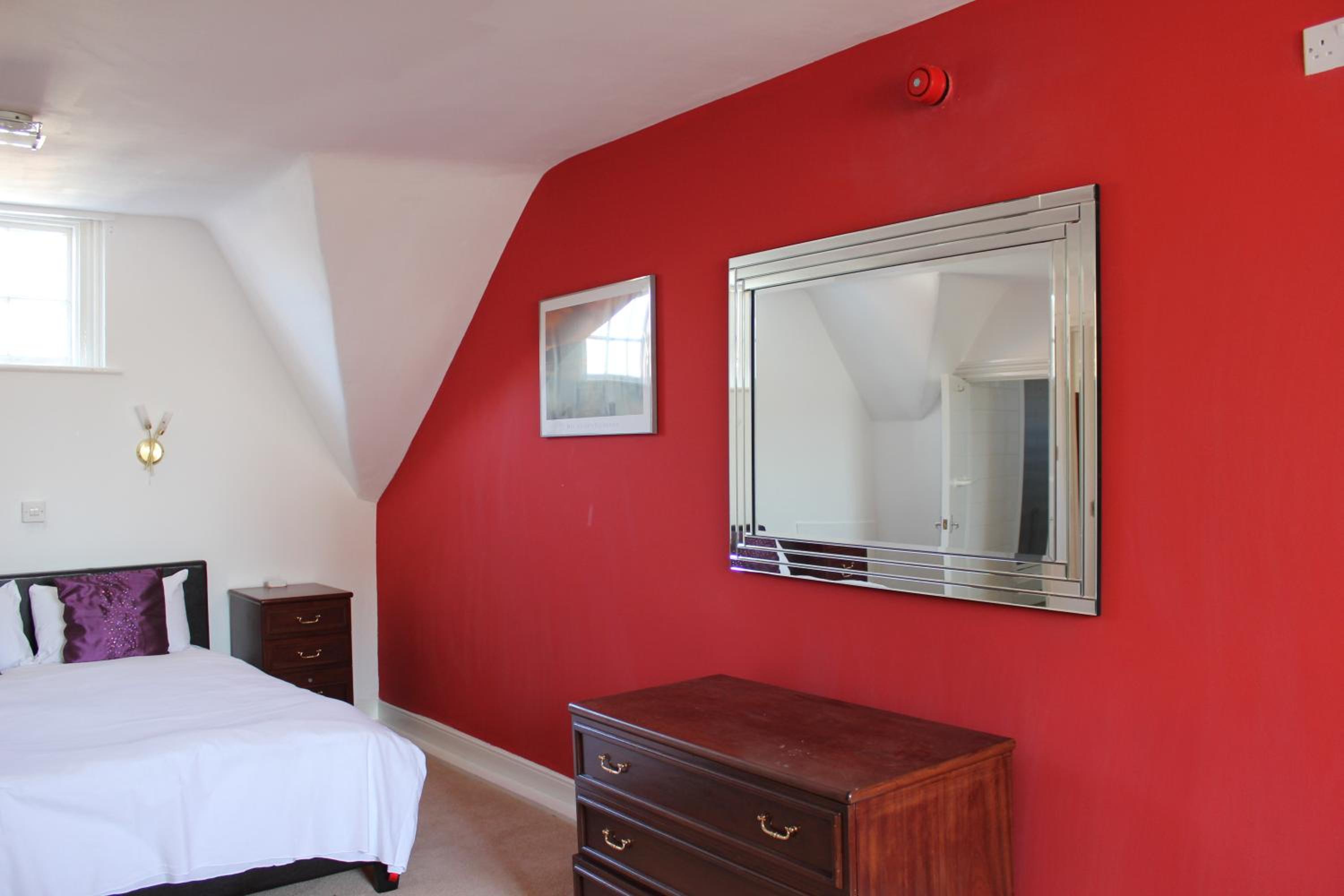 Bishops Stortford Vacations - The George Hotel Stansted Airport - Property Image 8