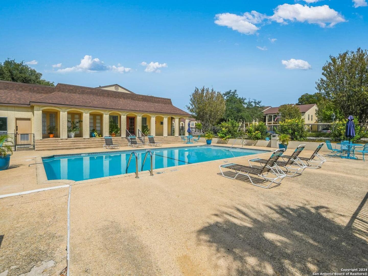 Las Sombras #905 Stylish condo with Pool, close NE Hosp, Fort SH, Randall AFB view 5
