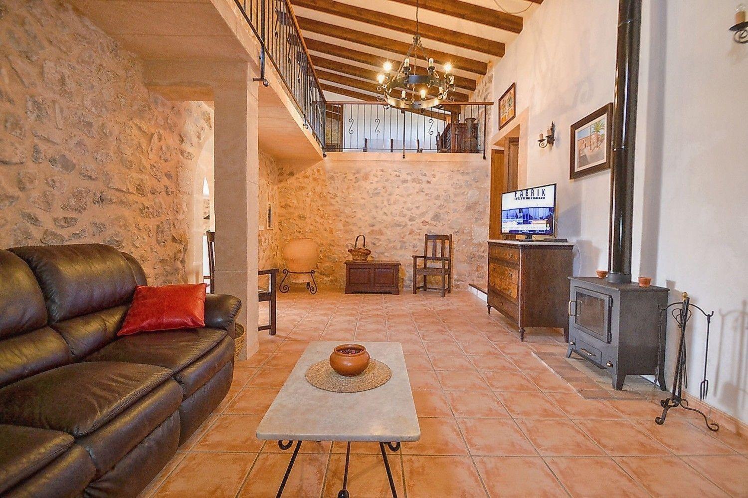 Wunderschönes Ferienhaus in Vilafranca De Bonany mit Privatem Pool
