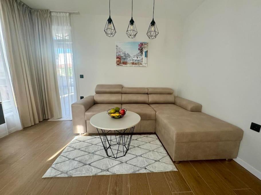 Modern family apartment near the beach, free parking