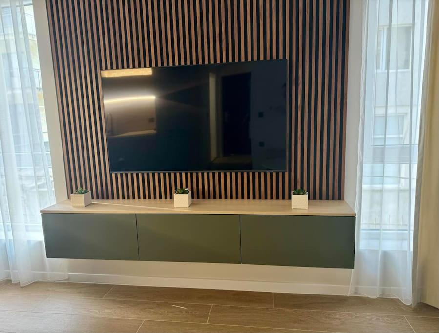 Modern family apartment near the beach, free parking