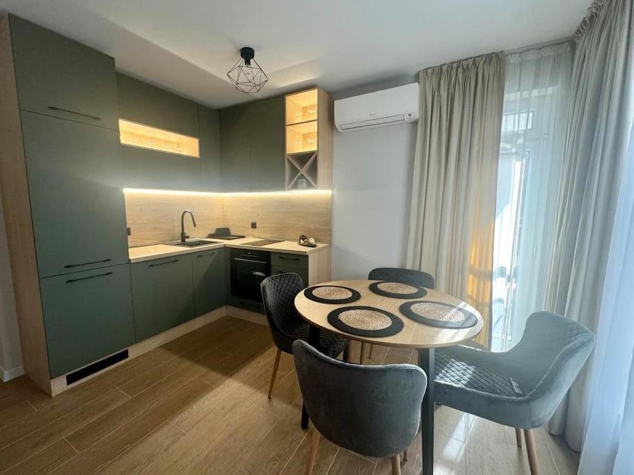 Modern family apartment near the beach, free parking