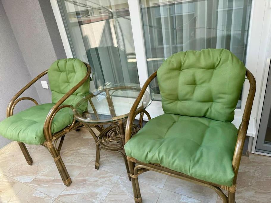 Modern family apartment near the beach, free parking