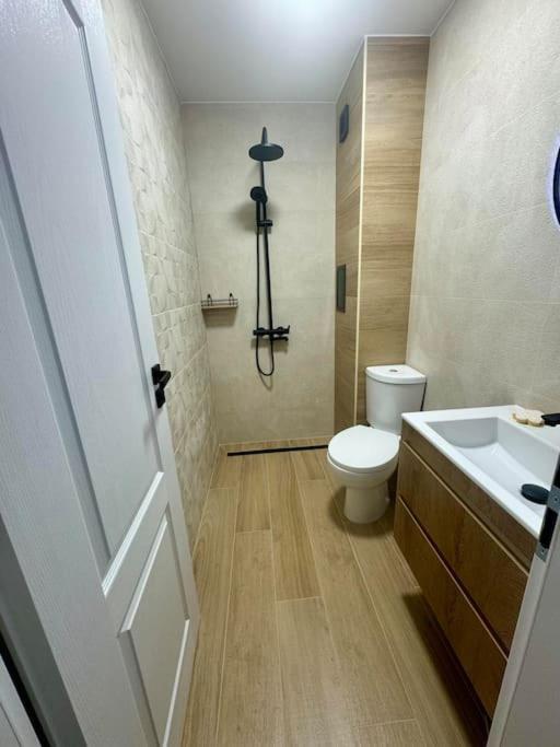 Modern family apartment near the beach, free parking