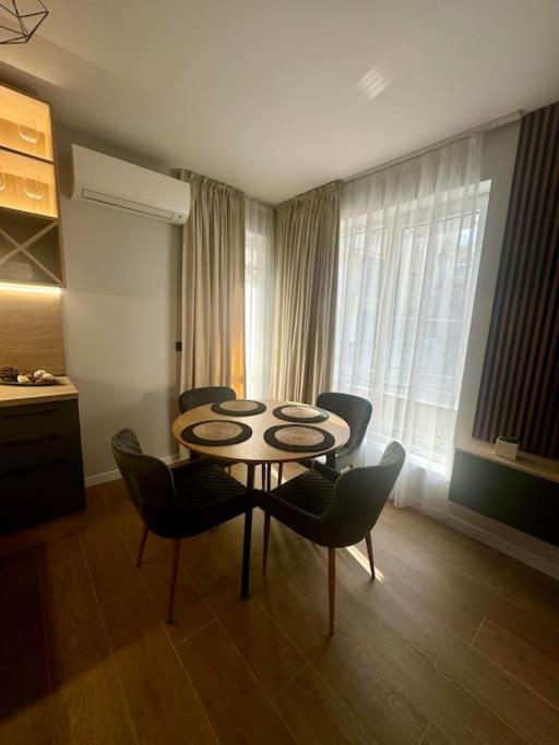Modern family apartment near the beach, free parking