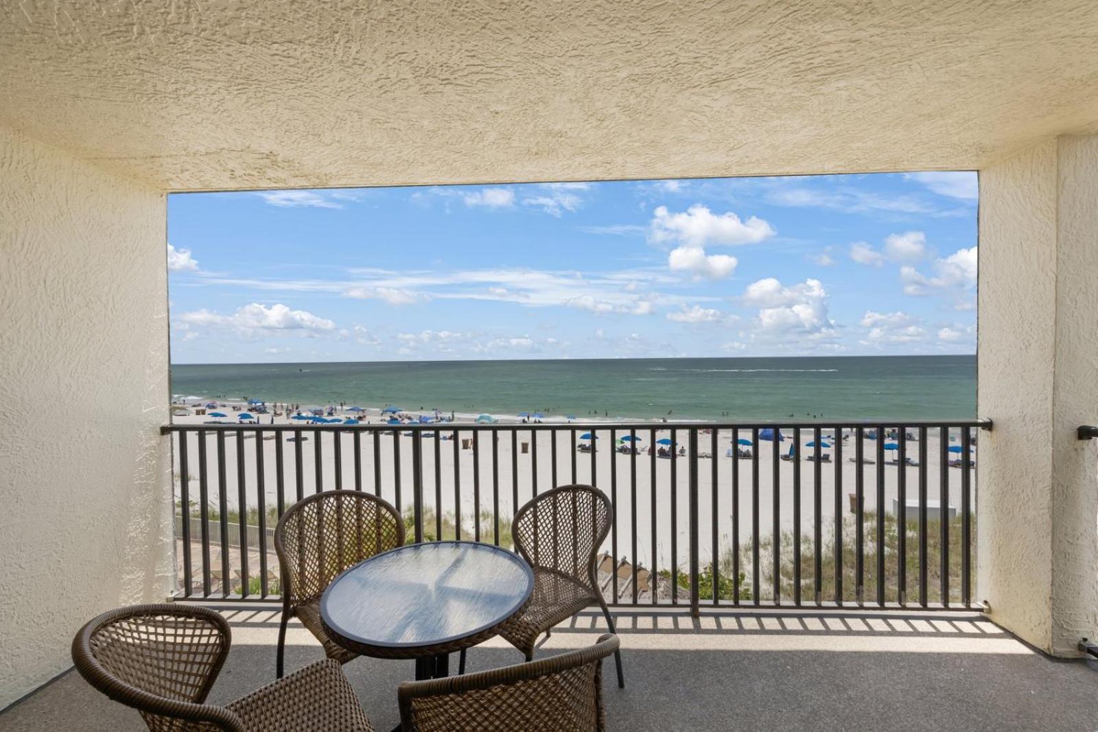 Direct Beachfront 1b 1b Corner - Sandy Shores #305