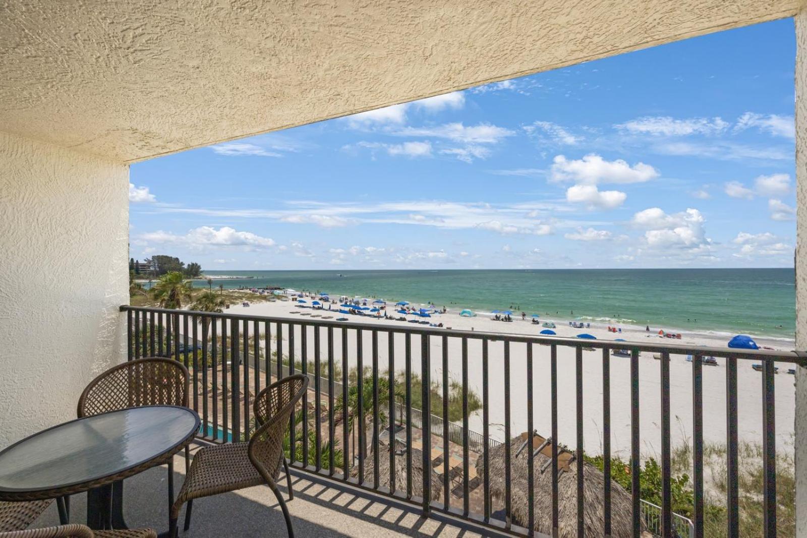 Direct Beachfront 1b 1b Corner - Sandy Shores #305