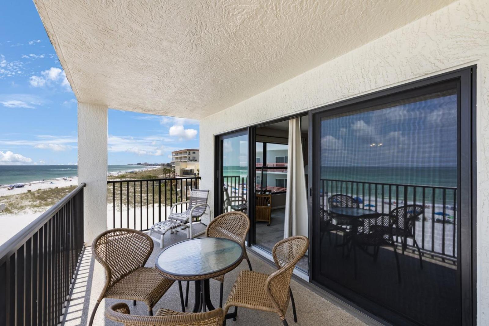 Direct Beachfront 1b 1b Corner - Sandy Shores #305