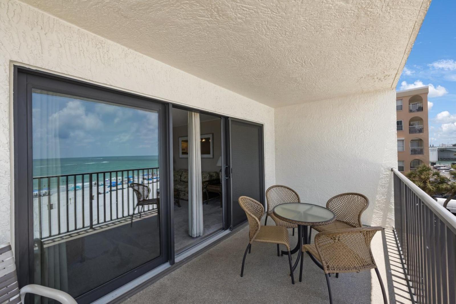 Direct Beachfront 1b 1b Corner - Sandy Shores #305