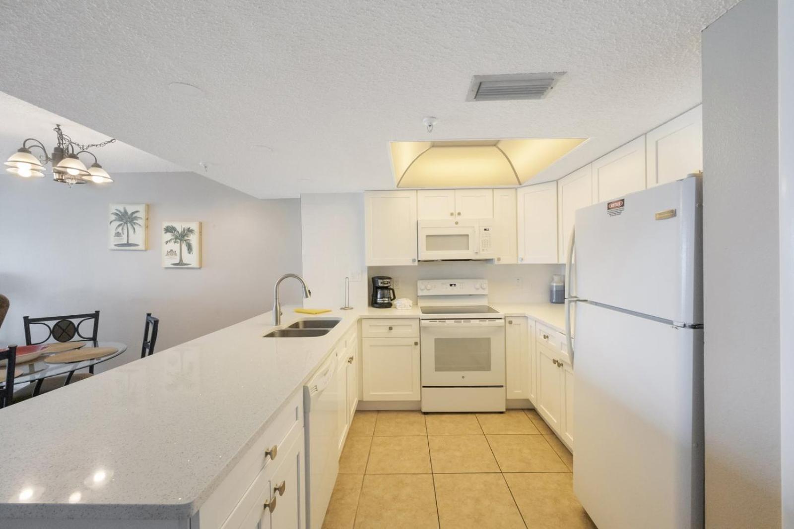 Direct Beachfront 1b 1b Corner - Sandy Shores #305