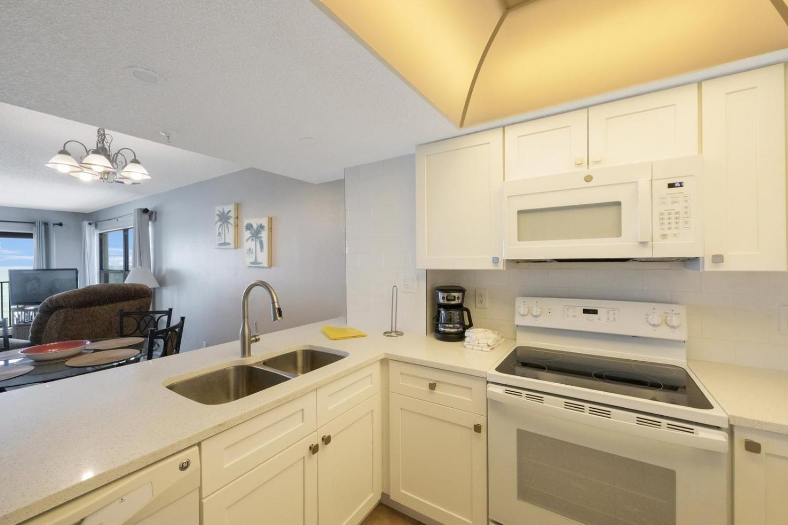 Direct Beachfront 1b 1b Corner - Sandy Shores #305