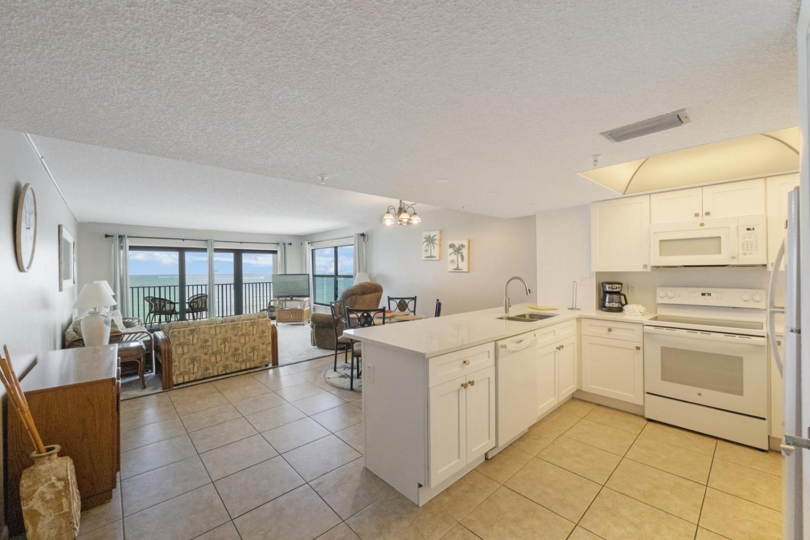 Direct Beachfront 1b 1b Corner - Sandy Shores #305