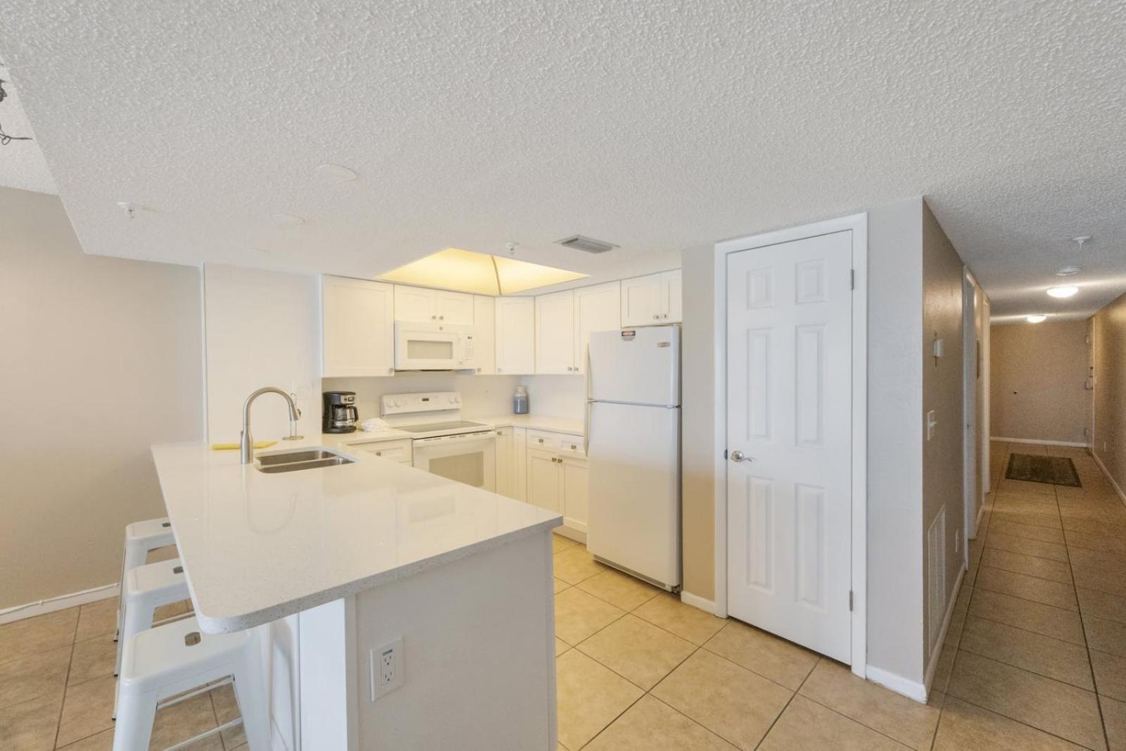 Direct Beachfront 1b 1b Corner - Sandy Shores #305