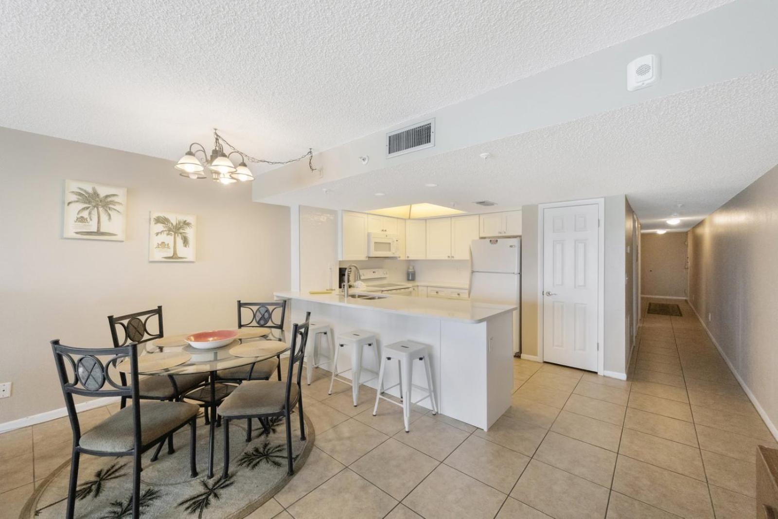 Direct Beachfront 1b 1b Corner - Sandy Shores #305