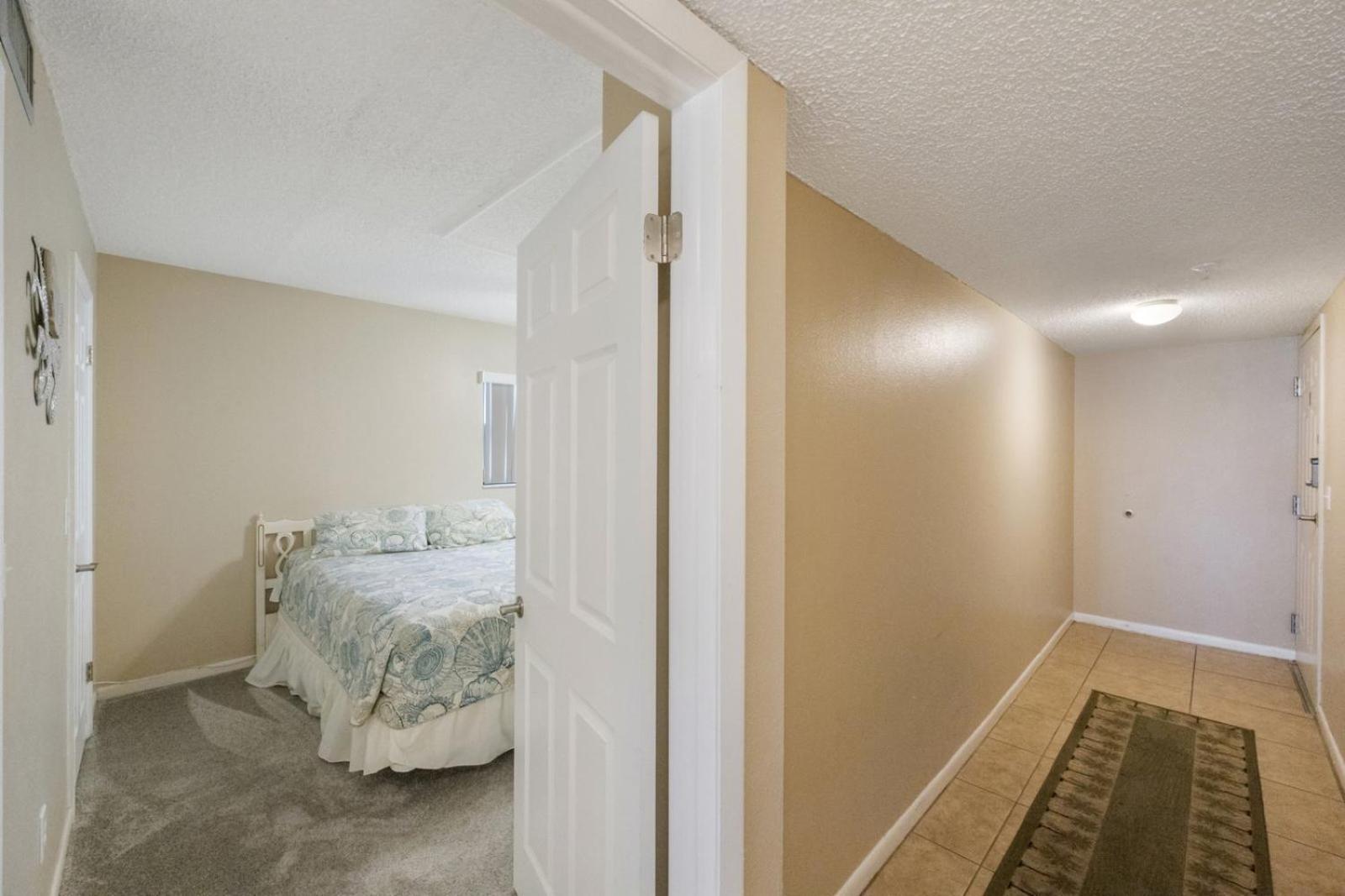 Direct Beachfront 1b 1b Corner - Sandy Shores #305
