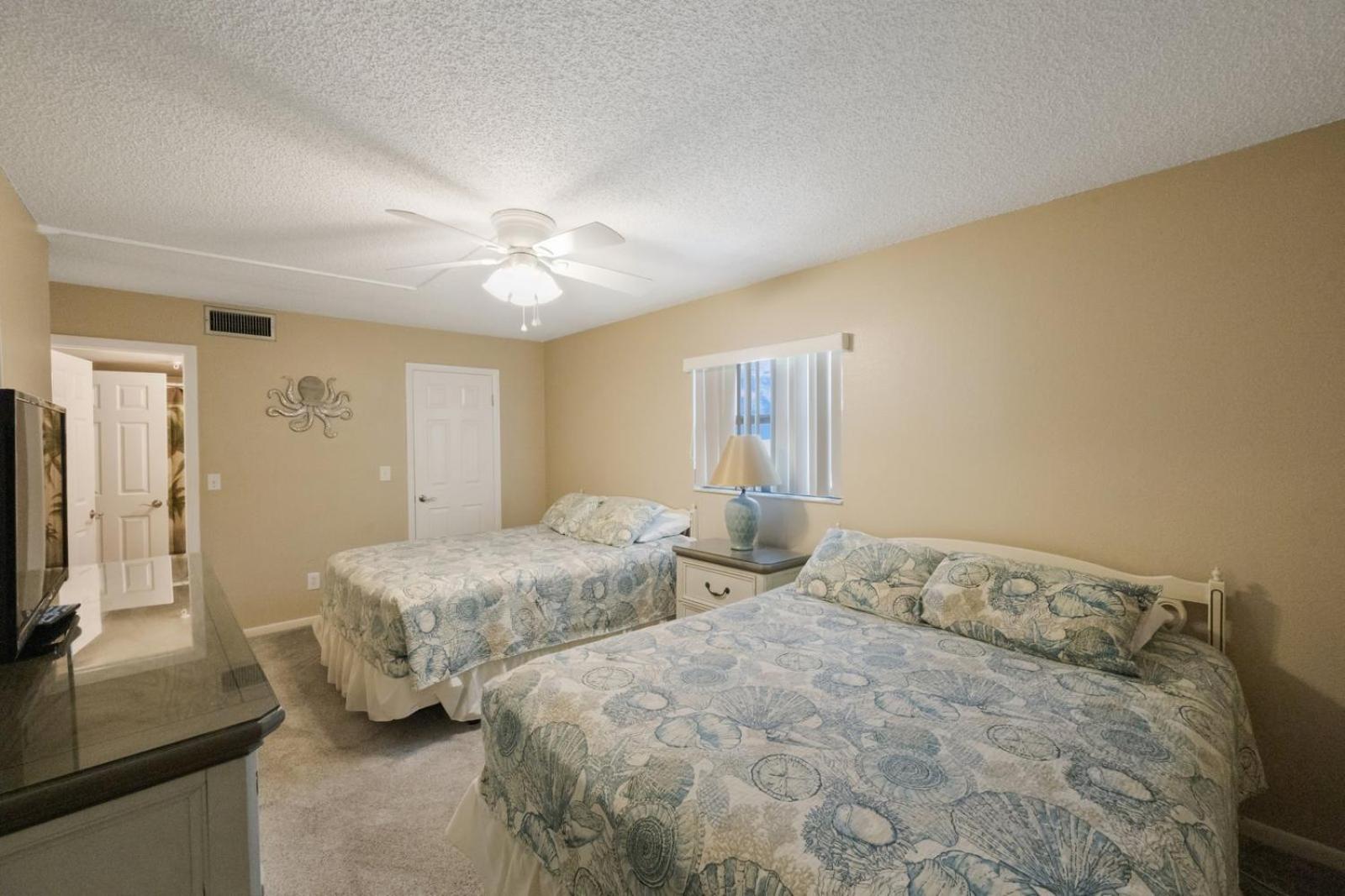 Direct Beachfront 1b 1b Corner - Sandy Shores #305