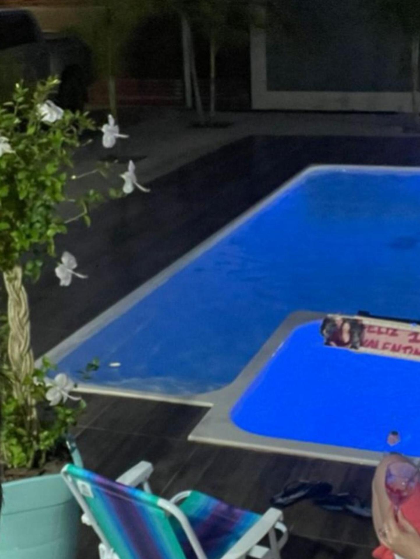 check-in autônomo em Piscina, Hidro, churrasqueira, casa dispondo até 3 quartos, 3 ar, 2b, tudo privativo - Reserva valor 6 hóspedes para abrir os 3 quarto