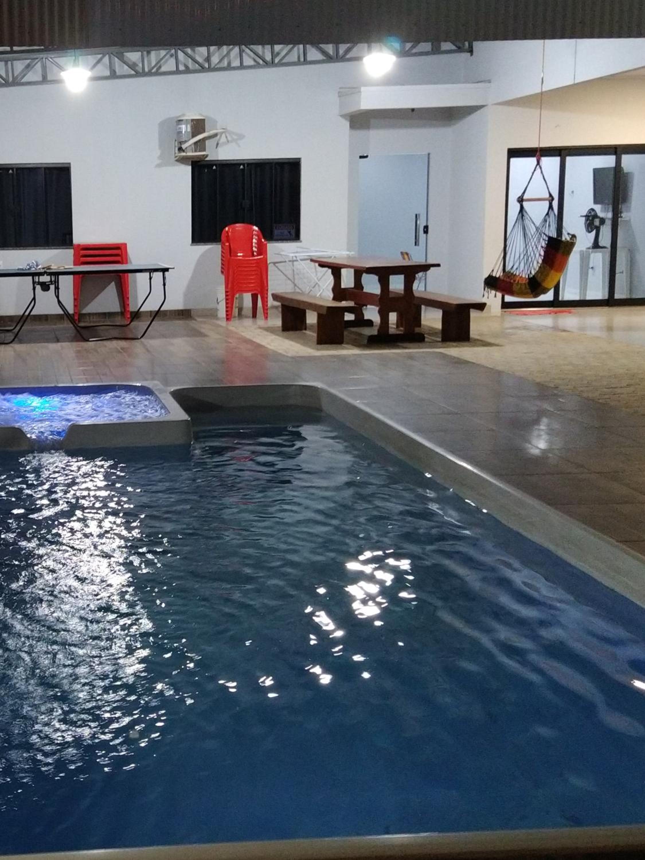 check-in autônomo em Piscina, Hidro, churrasqueira, casa dispondo até 3 quartos, 3 ar, 2b, tudo privativo - Reserva valor 6 hóspedes para abrir os 3 quarto