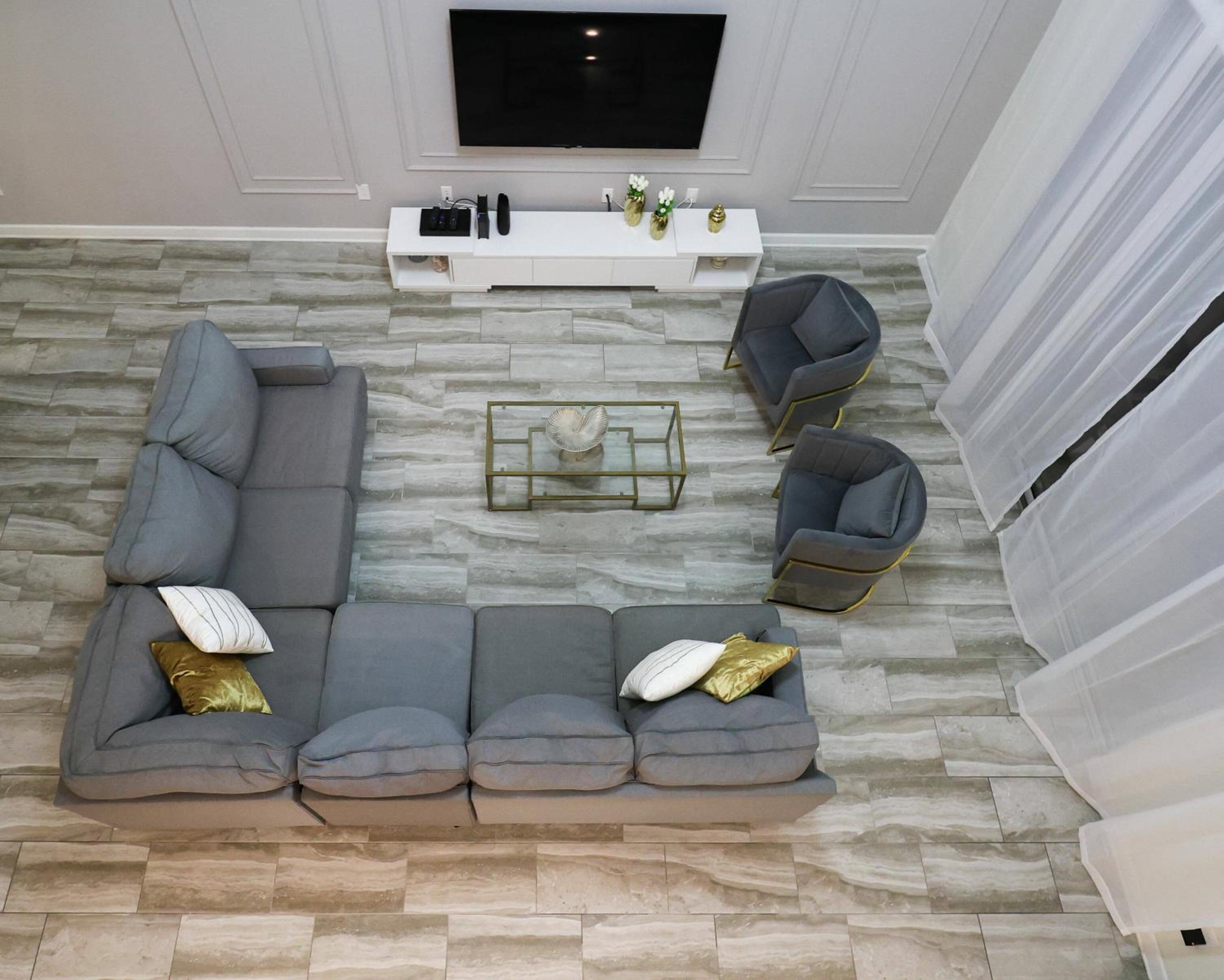 Themed 5BD Home Movie and Game Room 4726