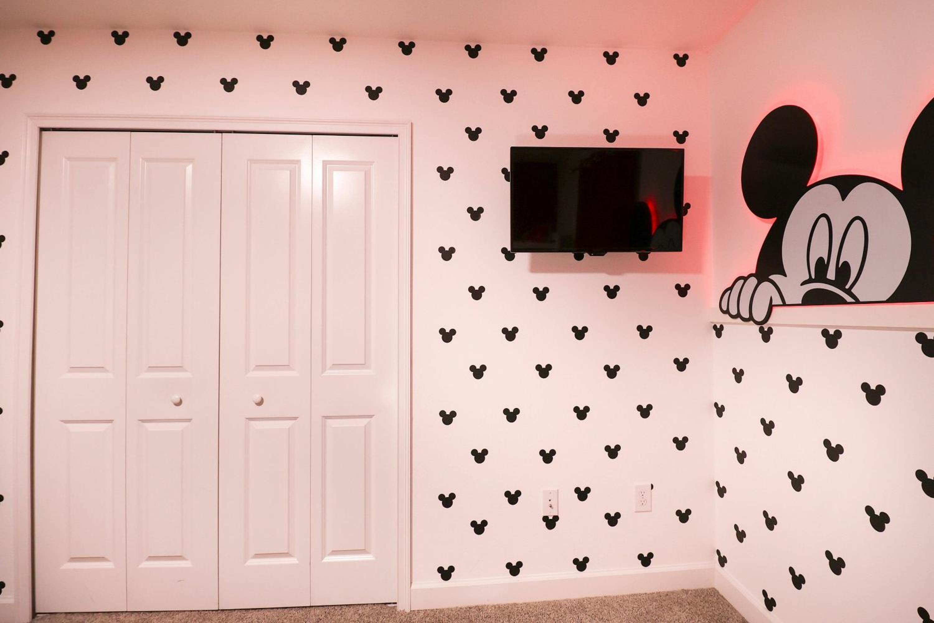 Themed 5BD Home Movie and Game Room 4726