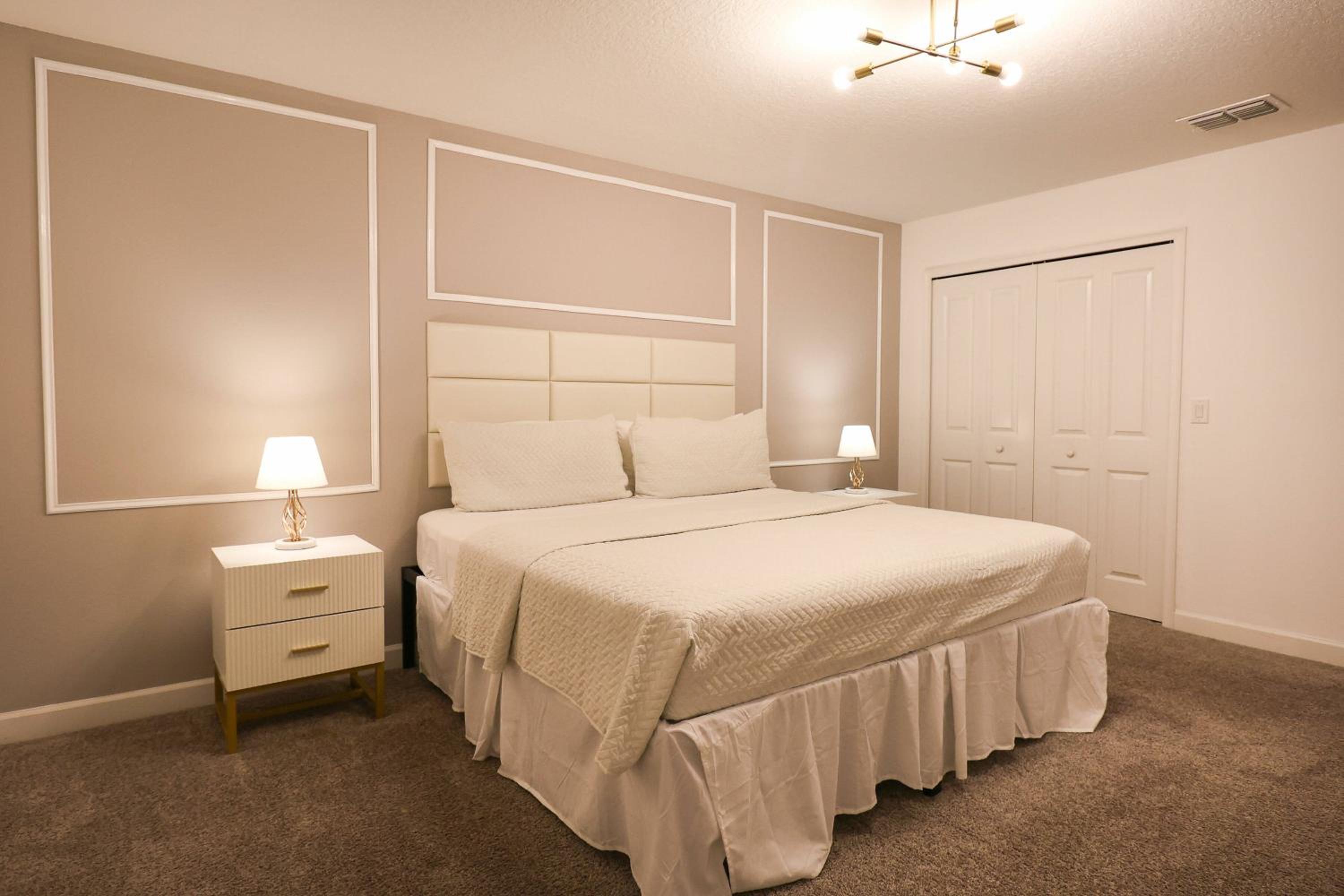Themed 5BD Home Movie and Game Room 4726