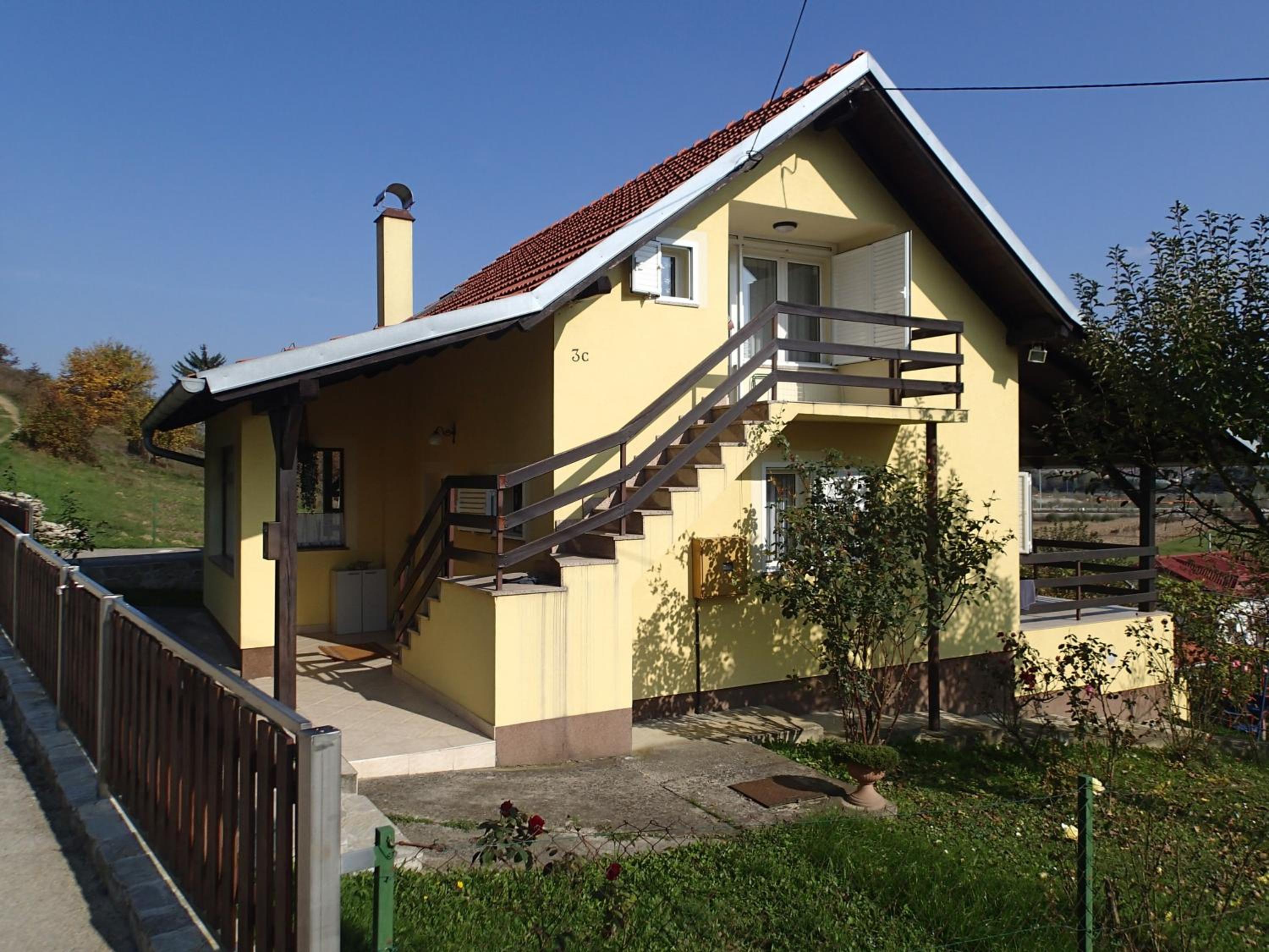 Hotel Holiday Home Dora - Image 1